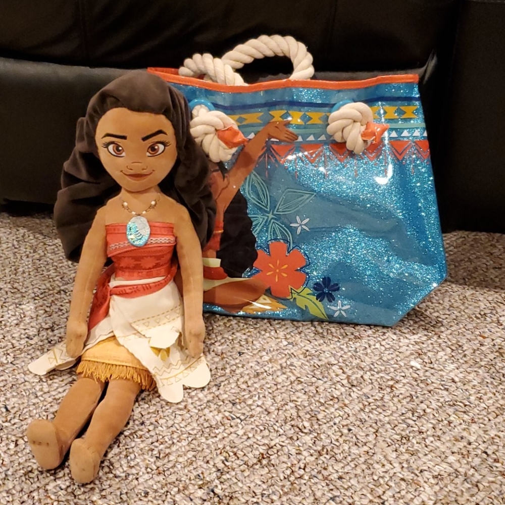 Moana Beach bag and doll